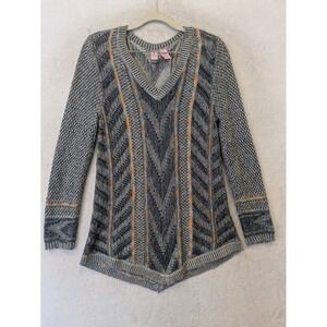 Love On A Hanger Sweater Women's Medium Blue Chevron Sharkbite‎ Hem